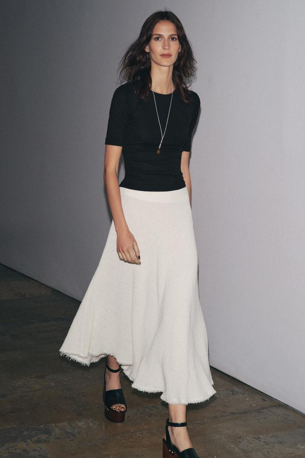 ZARA ХЛОПКОВАЯ ФУТБОЛКА С ЭФФЕКТОМ ПОТЕРТОСТИ, ЧЕРНЫЙ