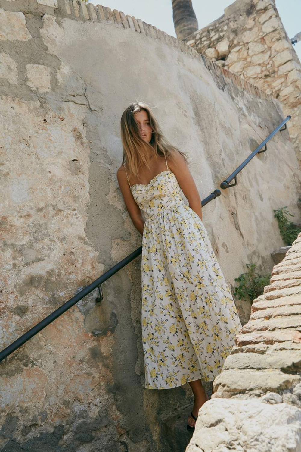 ZARA МИДИ-ПЛАТЬЕ ИЗ ПОПЛИНА С ЦВЕТОЧНЫМ ПРИНТОМ, ЭКРЮ/ЖЕЛТЫЙ