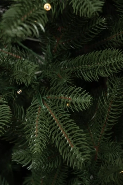 Искусственная елка Никольская 240 см., 100% литая хвоя, 600 теплых белых Led ламп, ЕлкиТорг (68240)