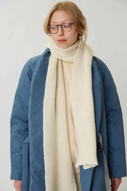 Шарф из шерсти молочного цвета