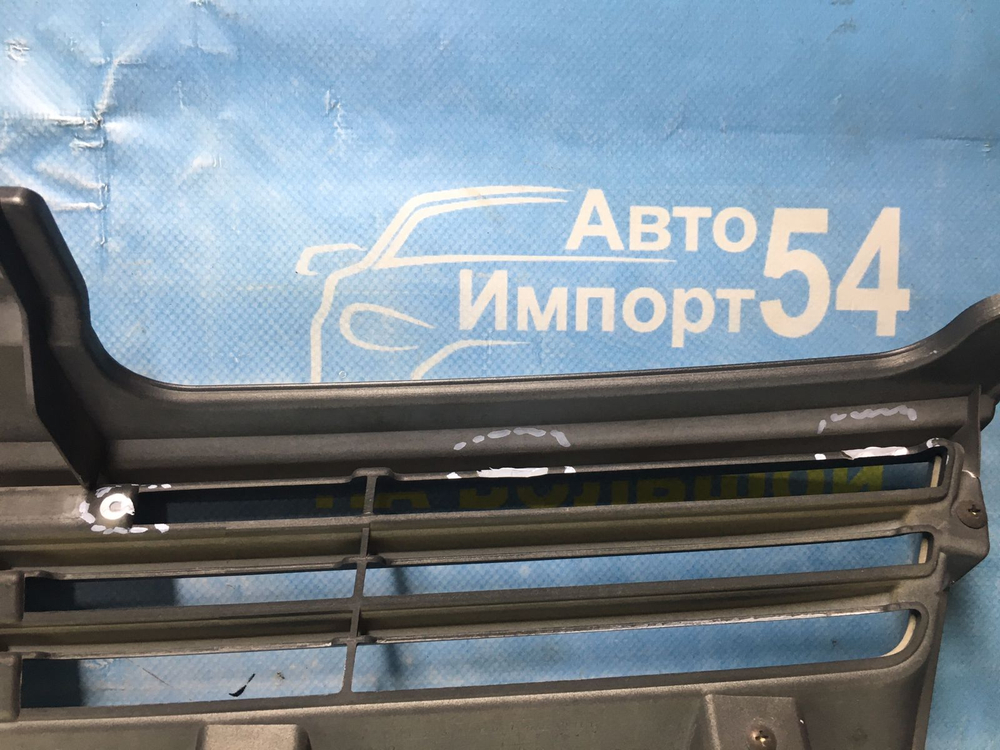 Решетка радиатора MITSUBISHI DION 2002-2005