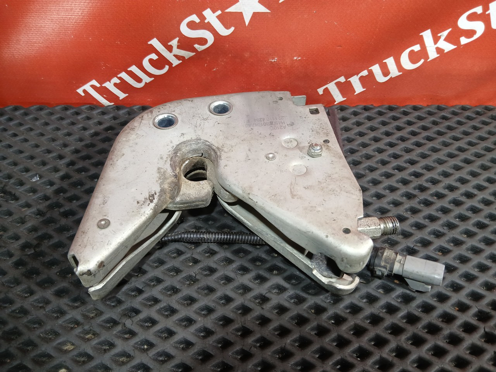 Замок кабины левый 2023г.