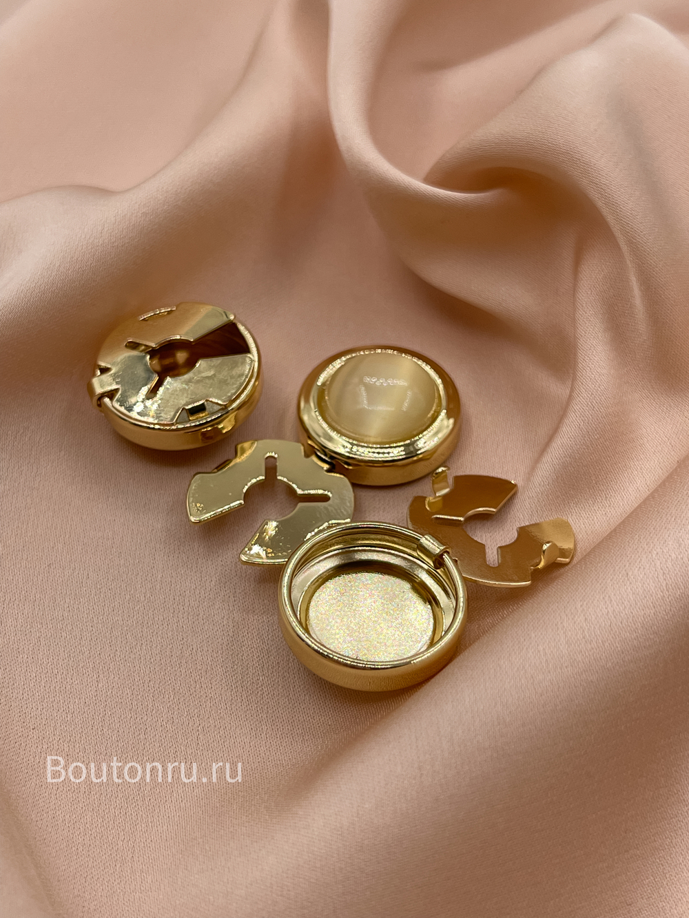 Накладки на пуговицы золотистые камень луна (клипсы)
