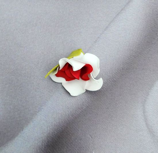 Цветы из латекса (фоамарина) бело-красный 4.5 см, набор 5 штук