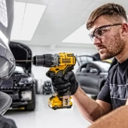 DeWalt DCD706D2 дрель-шуруповерт (2 x 2 Ач, ЗУ)