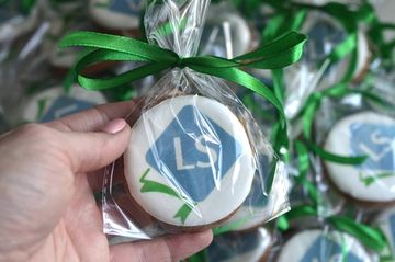 Пряники с логотипом Lancman School (упаковка с лентой)