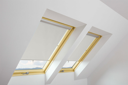 Рулонная штора на крючках FAKRO белый