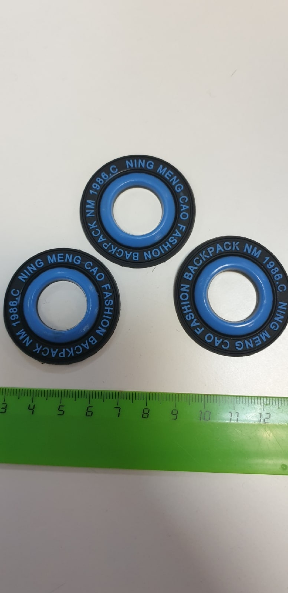 Ярко-голубой