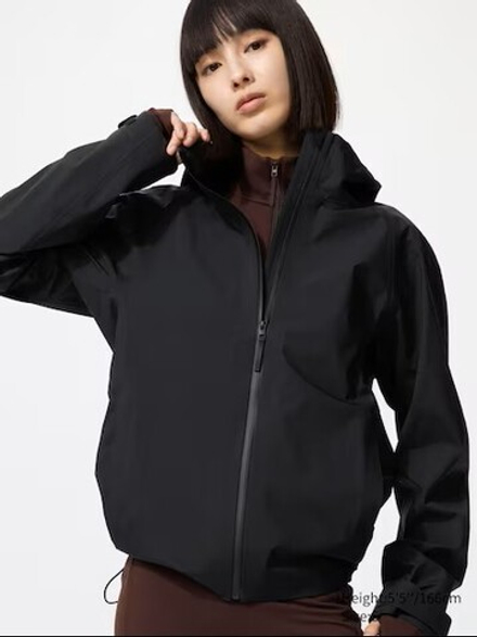 UNIQLO Короткая парка с капюшоном, черный