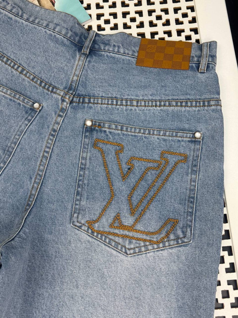Джинсовые шорты Louis Vuitton
