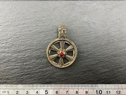 Подвеска. "Колесо Сварога" с камнем