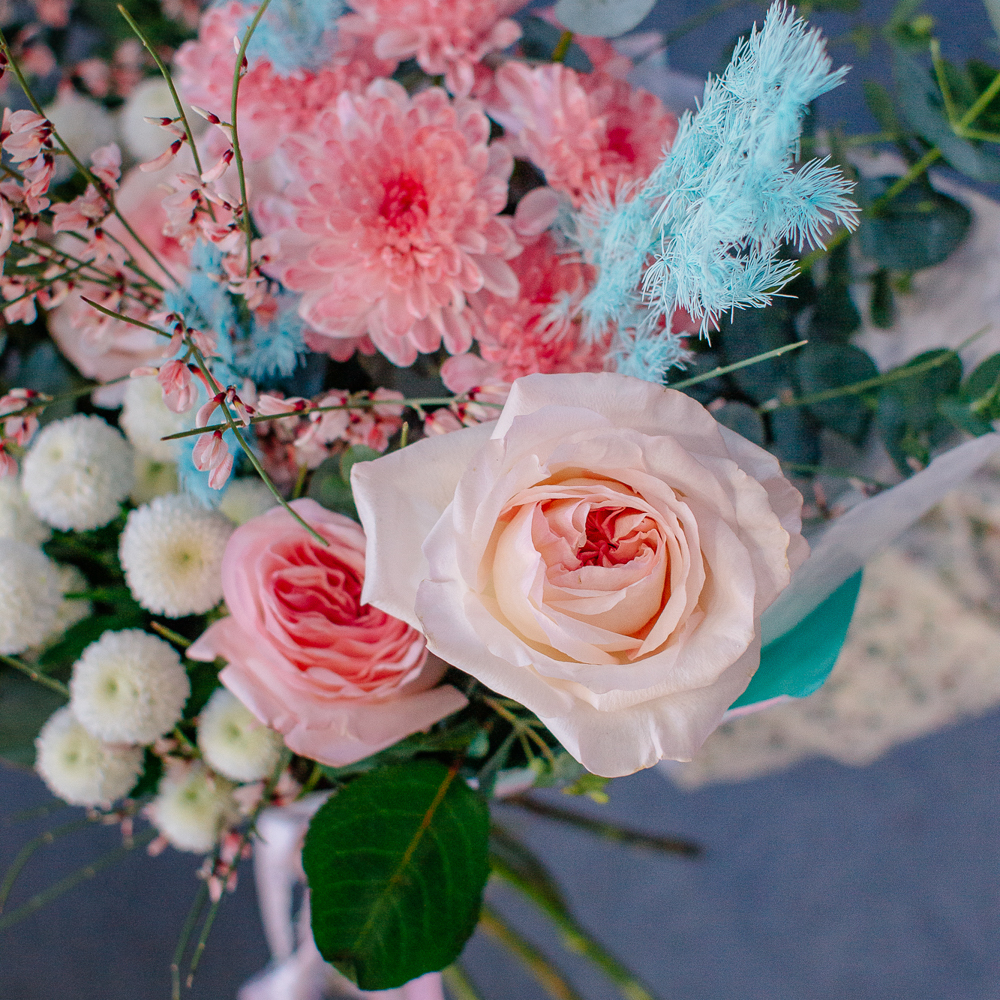 149. Свежий нежный букет с ароматными пионовидными розами