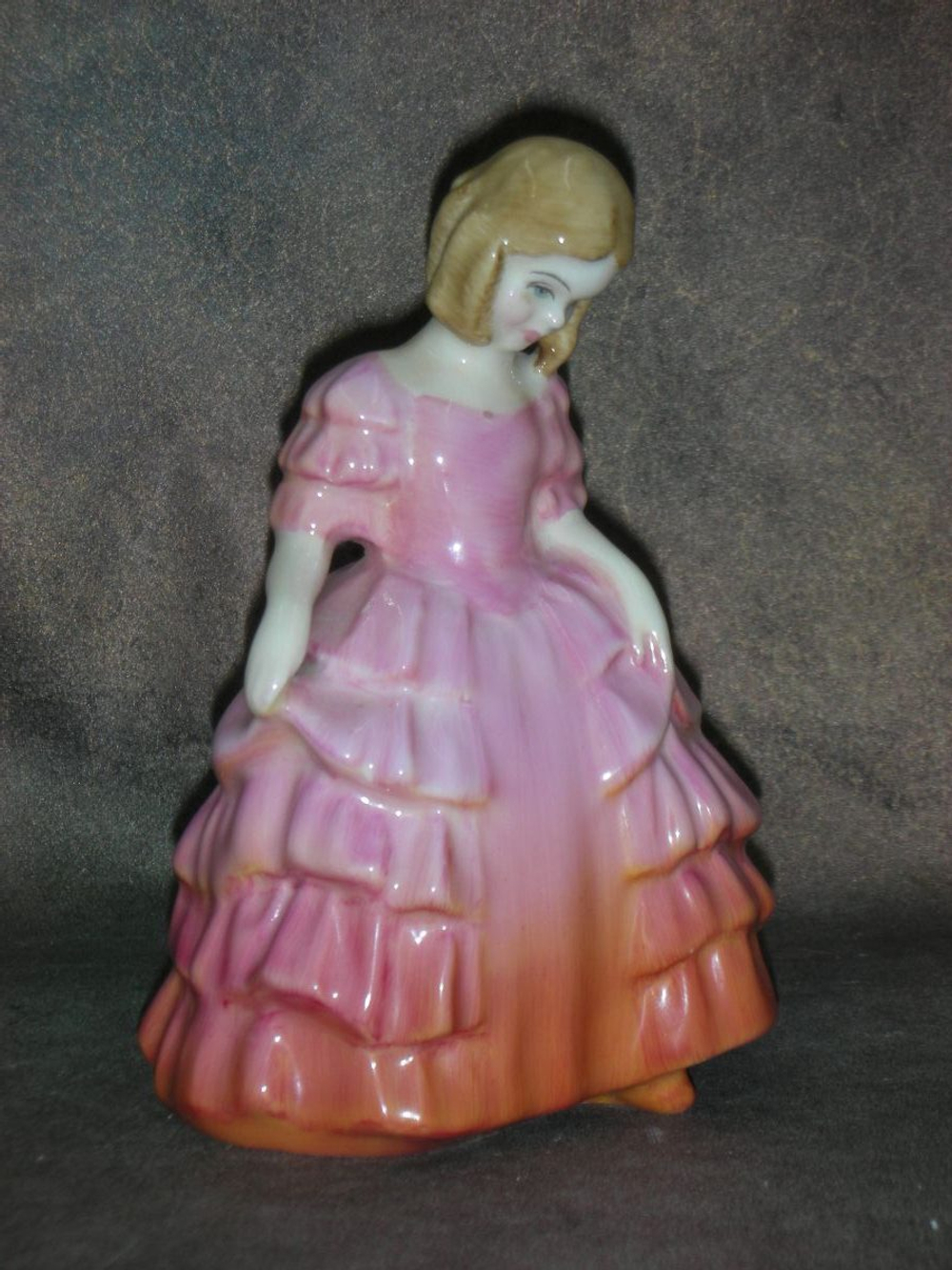 Статуэтка. Фарфор. Дама Роза. Royal Doulton. Англия
