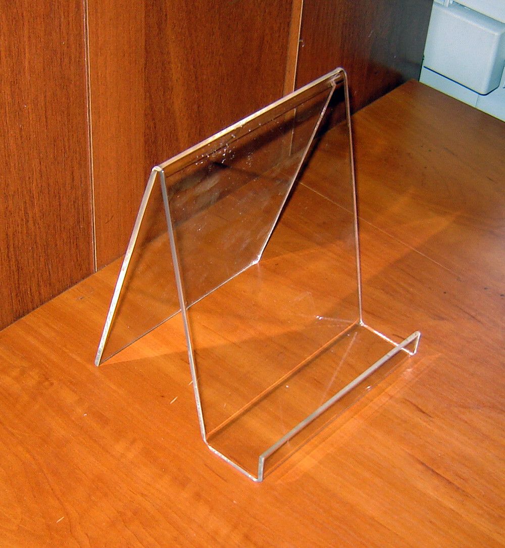 Подставка под сумки №2