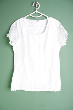 Блузка для романтического образа, визуально на 46 размер