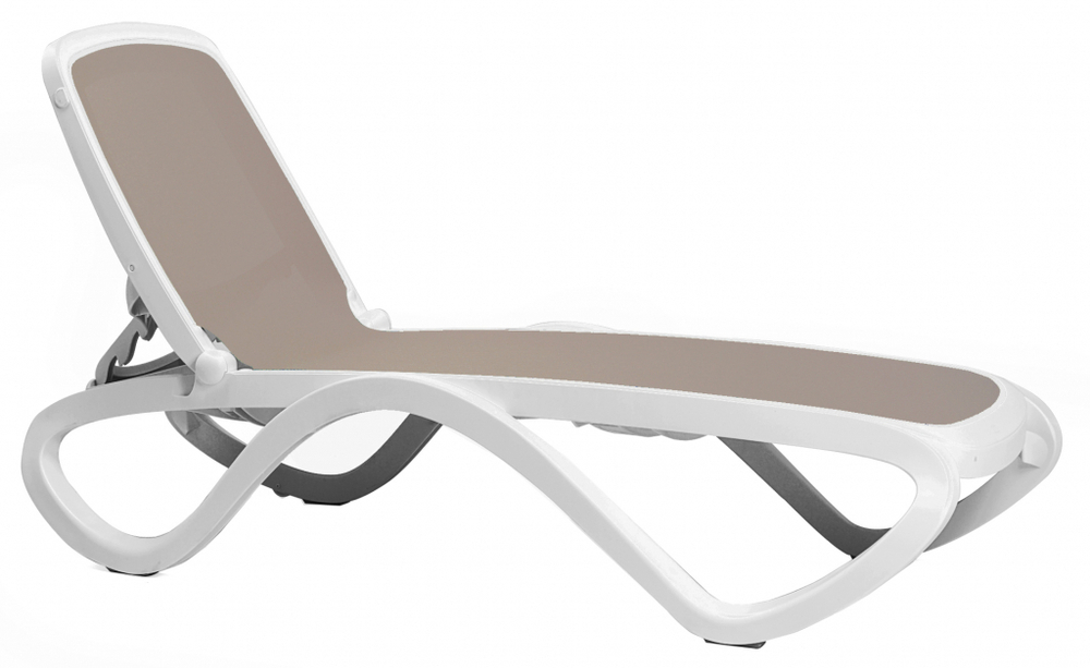 Шезлонг-лежак пластиковый Omega