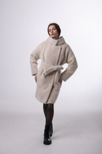 Пальто с капюшоном утепленное