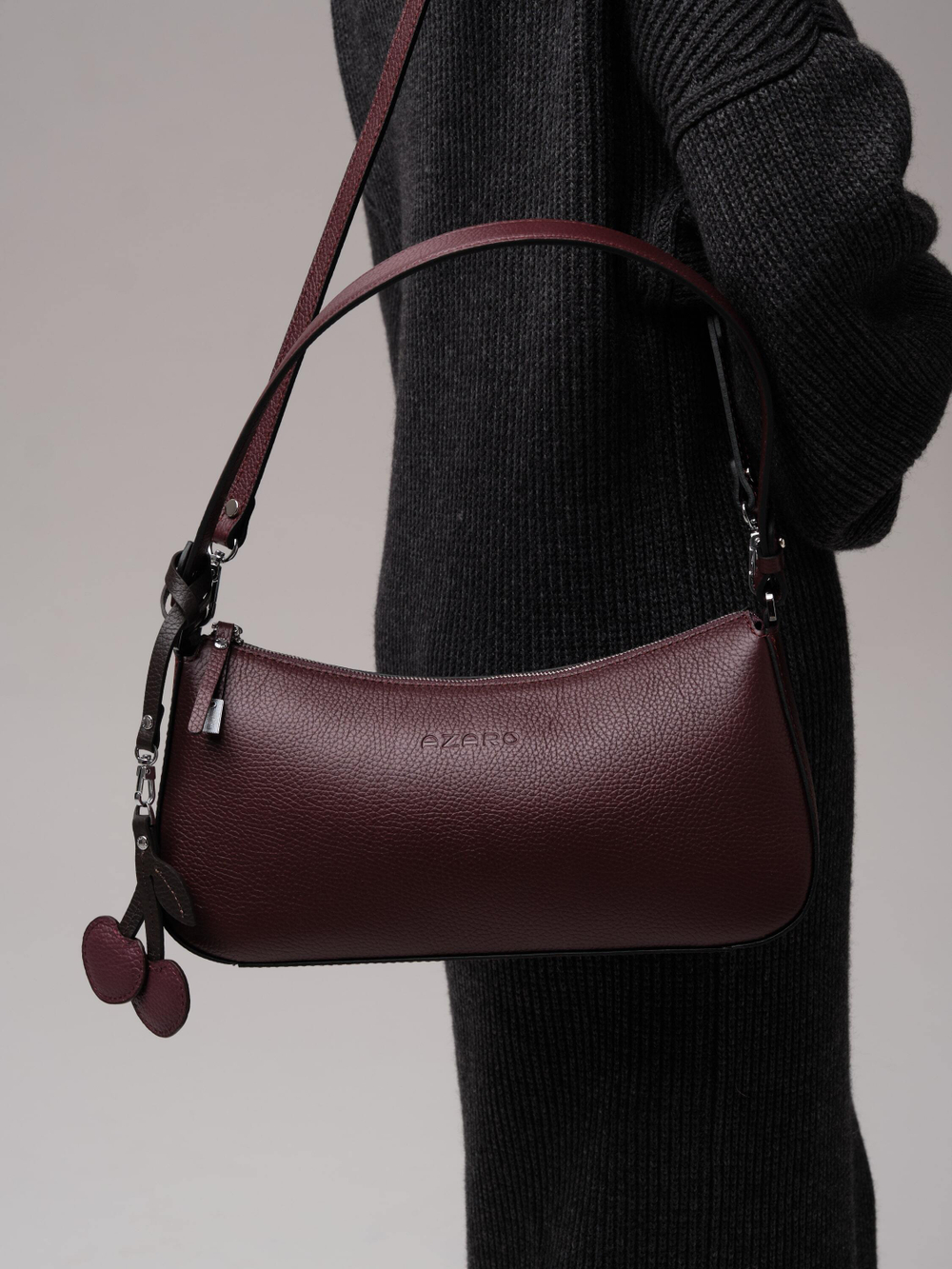 Кожаная сумка багет кросс-боди зимняя вишня