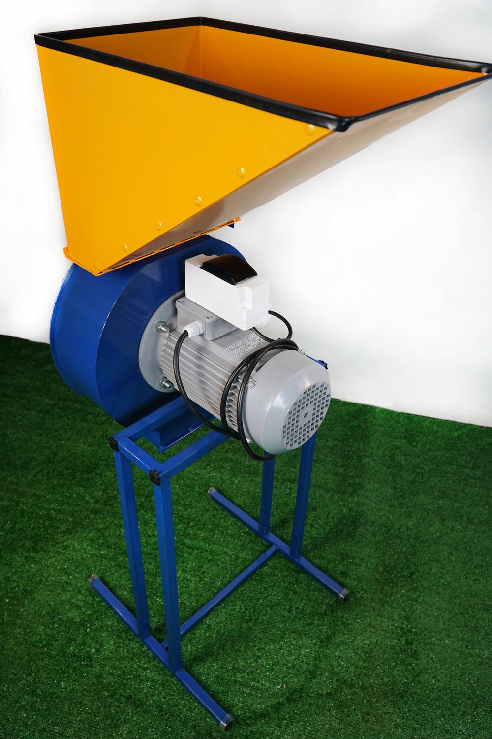 Зернодробилка молотковая КУБАНЕЦ-500з, 2,2 кВт