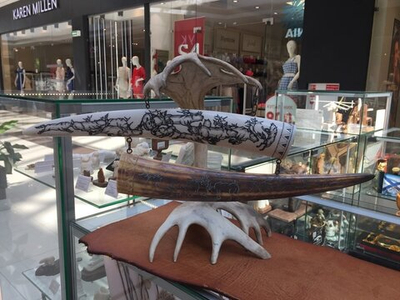 Борьба за жизнь, композиция из клыка моржа, сувенир, резная кость