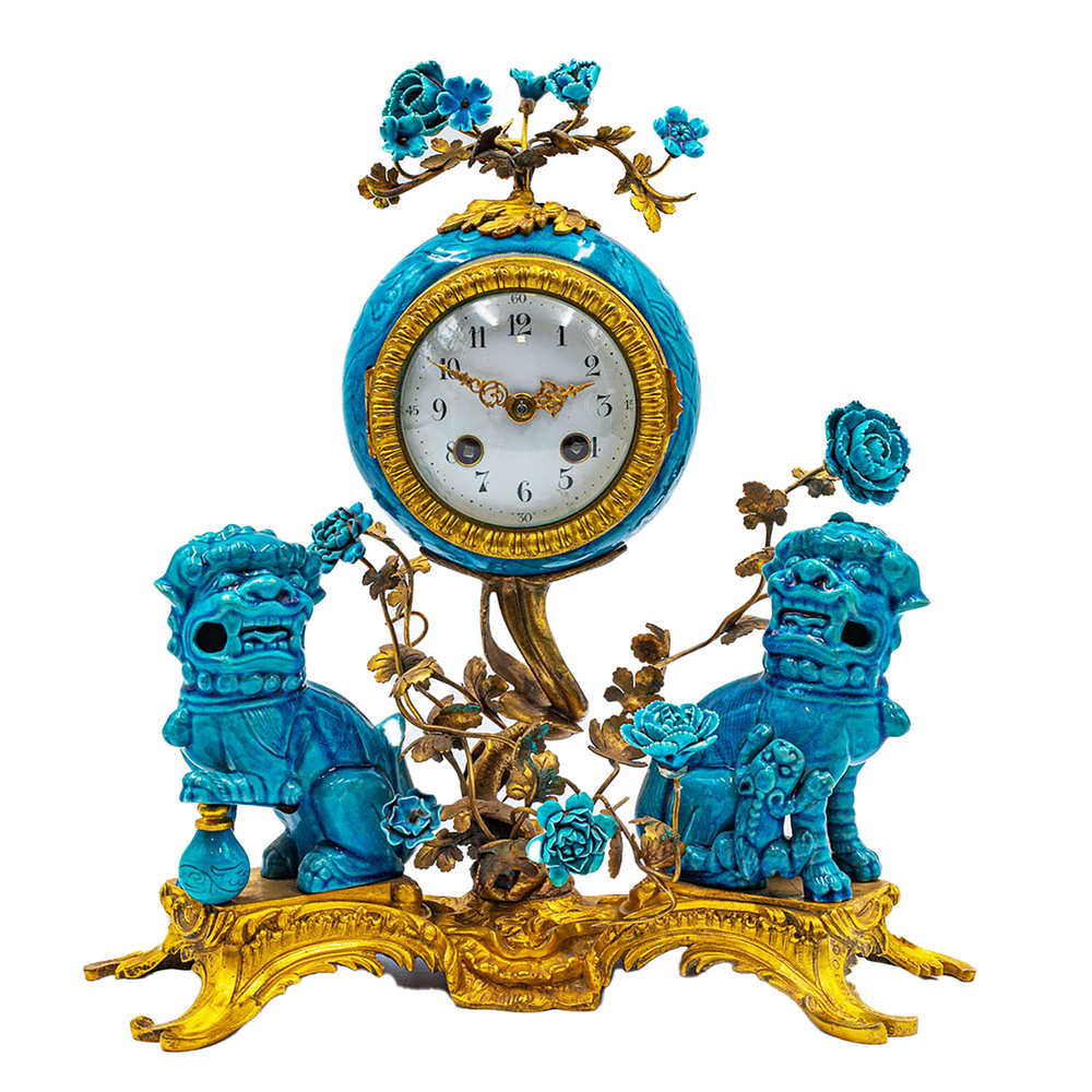 Каминный гарнитур. Часы и пара канделябров Людовика XV -Рокайль. Фарфор, бронза Франция. Кон.VIII в.