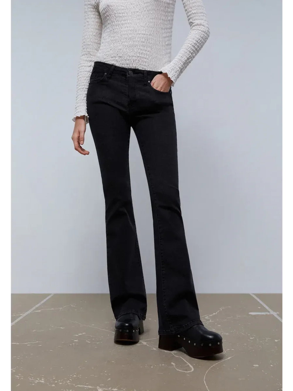 Джинсы клеш