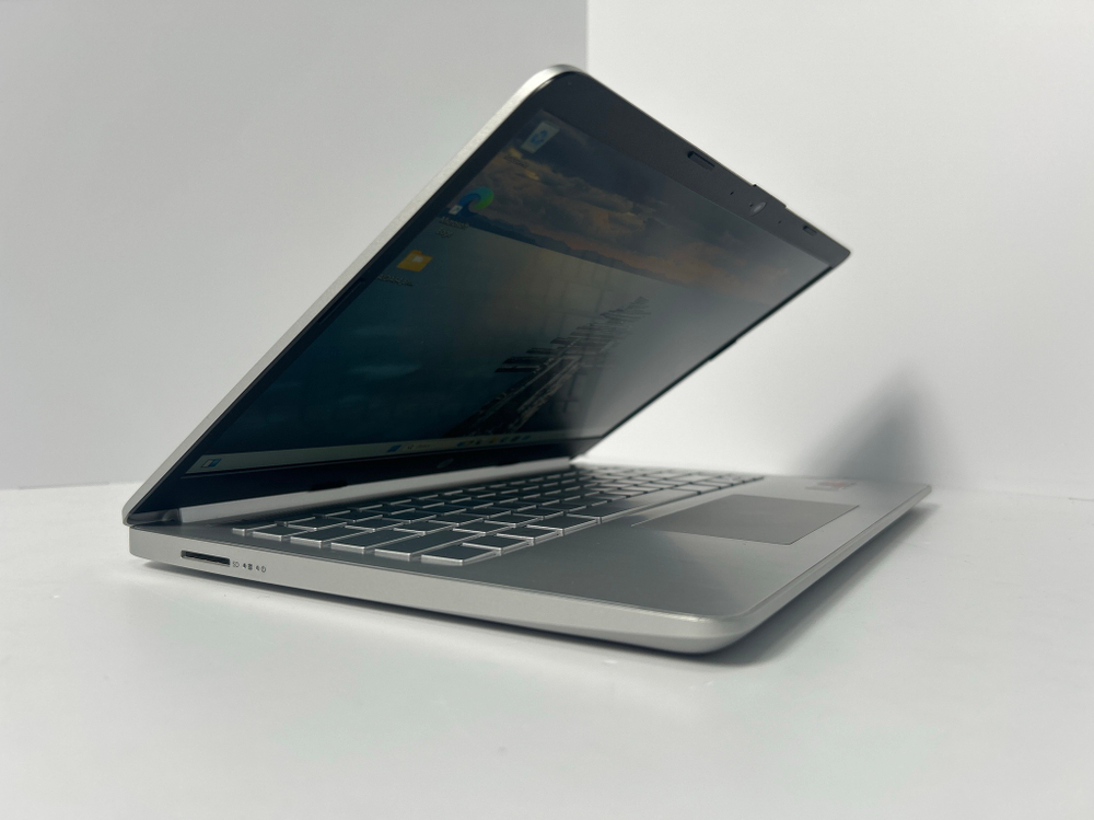 Ноутбук HP 14s-fq0093ur (3c8m3ea) 14"/AMD Ryzen 3 3250U/RAM 8GB/SSD 256 GB/AMD Radeon/1920х1080/IPS/Windows 10/Подсветка кл-ры:нет/серебристый. Состояние: C2