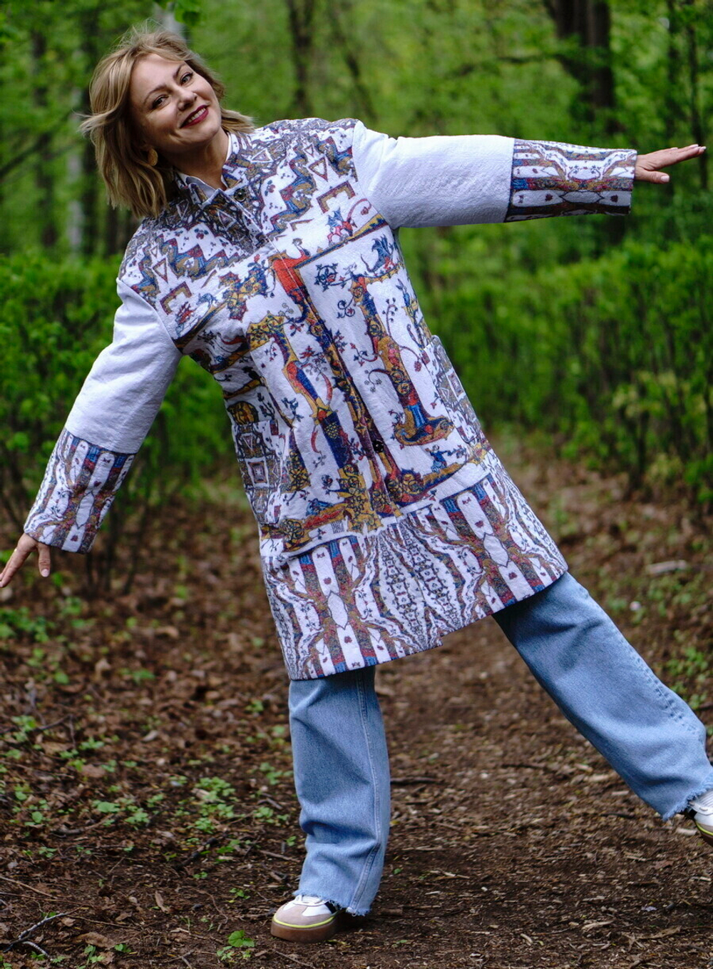 Пальто "Лабиринт", по мотивам средневековых буквиц и фантастических существ со страниц Псалтири Латтрелла