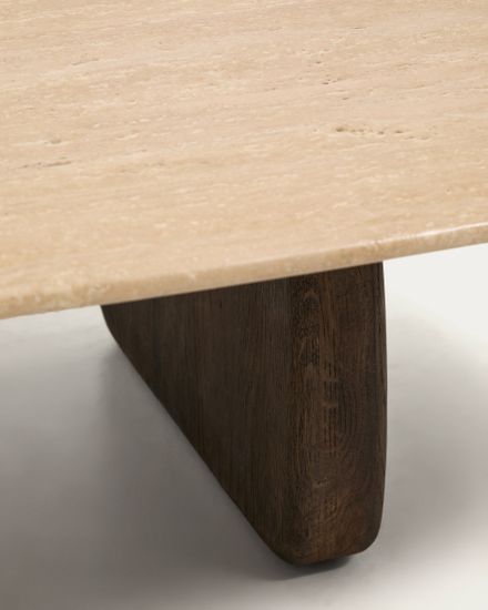 Приставной столик Pirita из бежевого травертина с ножками из дуба с темной отделкой, 71 x 70 см