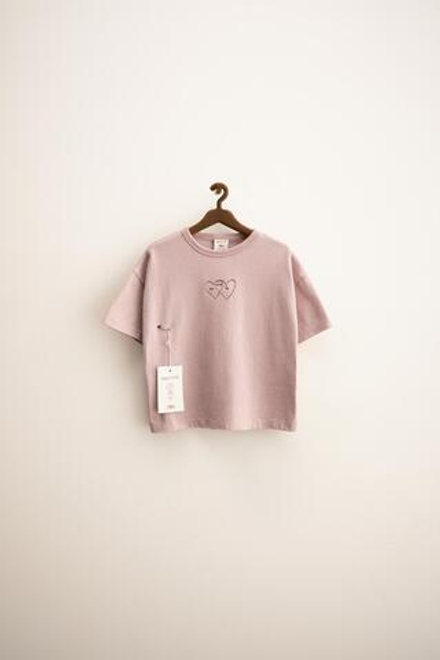 ZARA ZARA TIMELESS — ФУТБОЛКА С ВЫШИВКОЙ ORFAYO ©, РОЗОВЫЙ/ЛИЛОВЫЙ