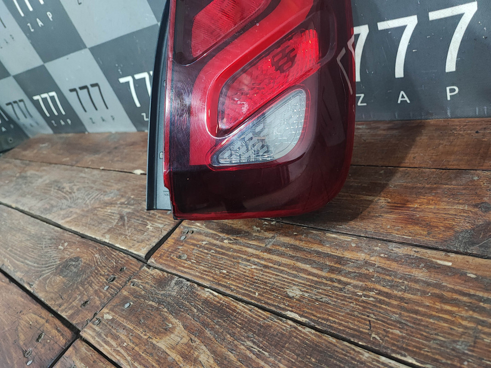 Фонарь задний правый Renault Duster 1 15-21 Б/У Оригинал 265504304R