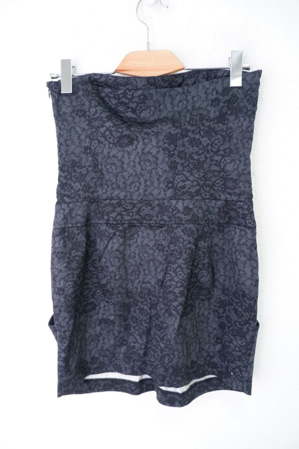 Платье с открытым декольте 44/46 размер