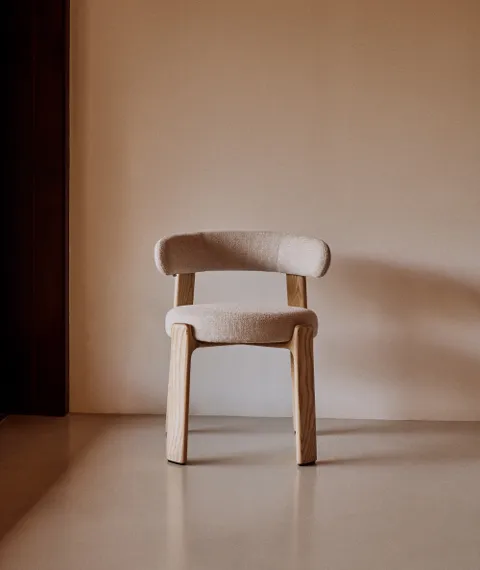 Стул Granite на 4 ножках, бежевый шенилл, массив ясеня в натуральном цвете