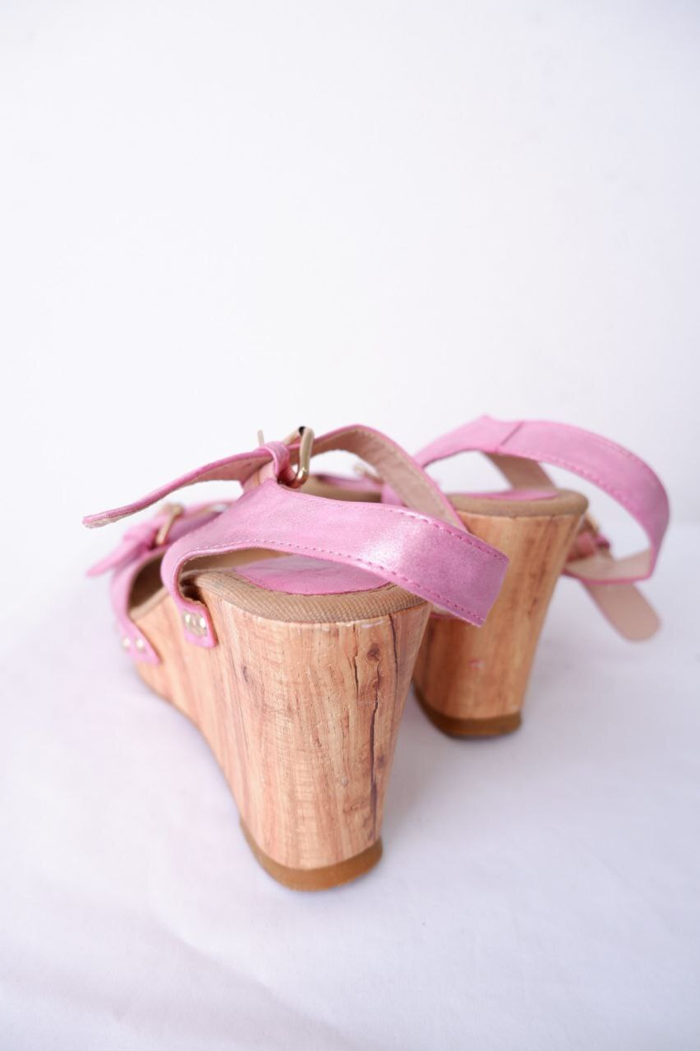 Босоножки оригинальные 38 размер