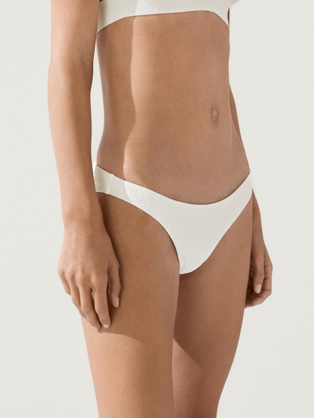 Massimo Dutti Плавки бикини из рельефной ткани, белый