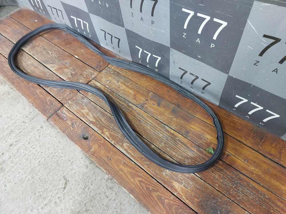 Уплотнитель крышки багажника Chery Arrizo 8 22-нв Б/У Оригинал 554000732AA