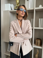 Пиджак одноборный в бежевом цвете