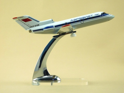 Модель самолета Як-40 (М1:100, Аэрофлот СССР-87498)