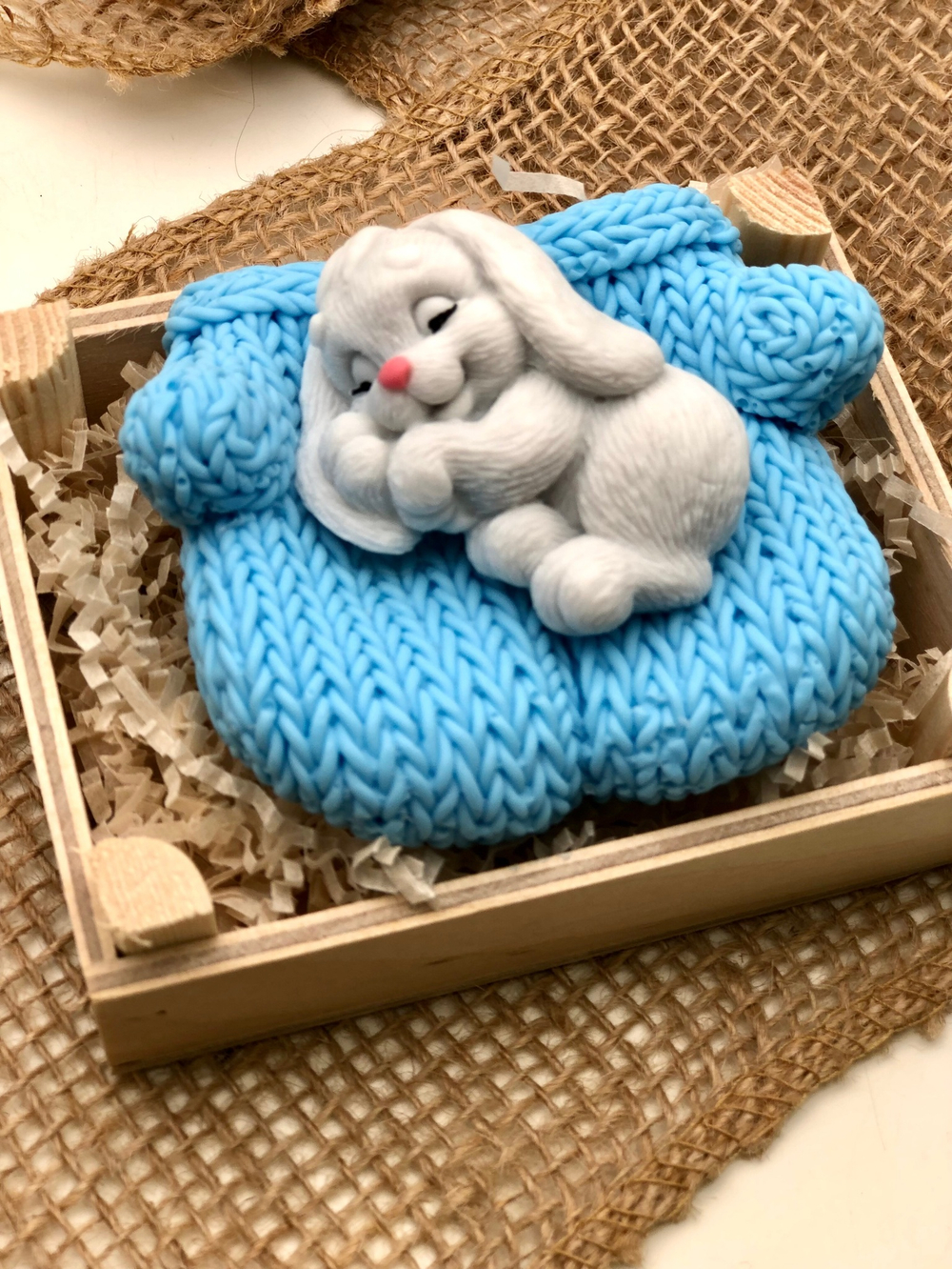 Зайка в рукавичках, мыло, голубая лазурь