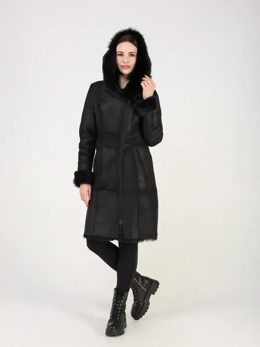 Дубленка зимняя натуральная с капюшоном