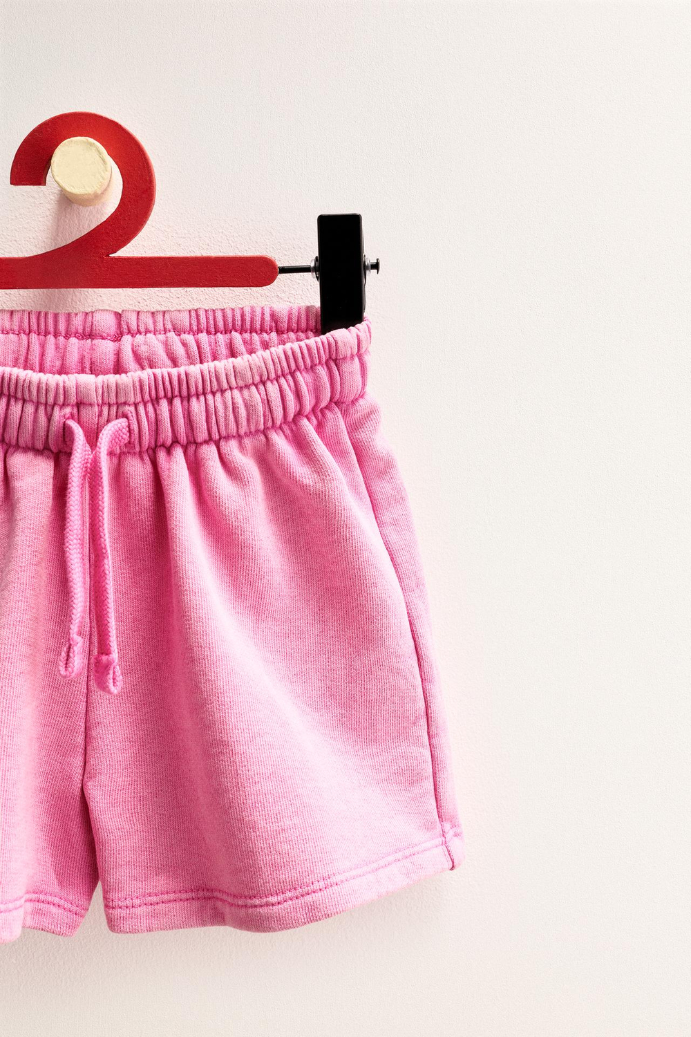 ZARA TIMELESS - ОДНОТОННЫЕ ШОРТЫ, МАЛИНОВЫЙ