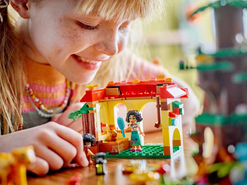 Конструктор LEGO Disney 43251 Приют для животных Антонио