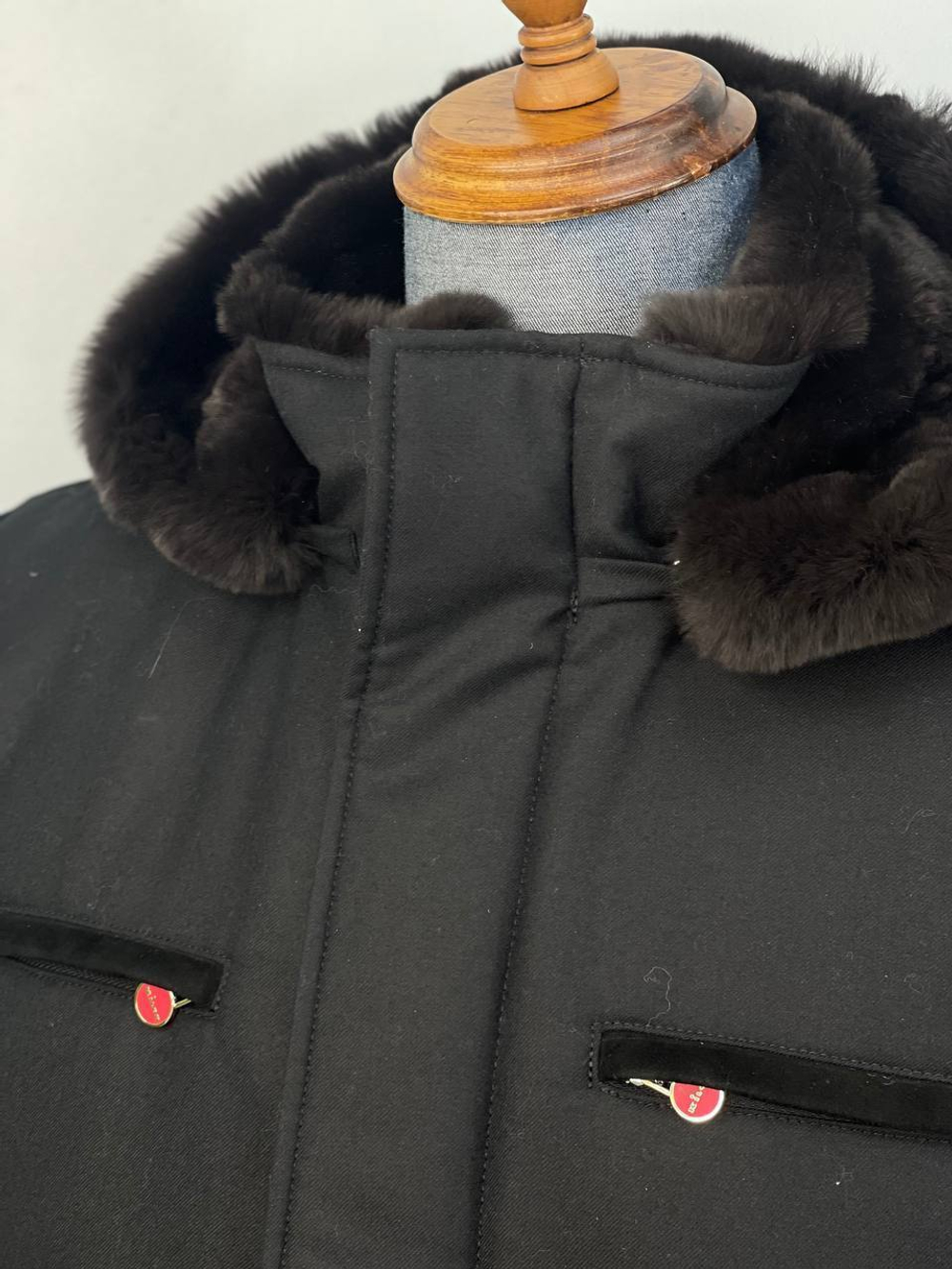 Кашемировая куртка Kiton внутри с мехом