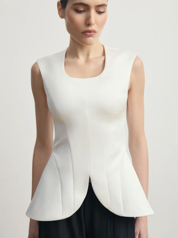 Молочный корсетный топ из атласа 