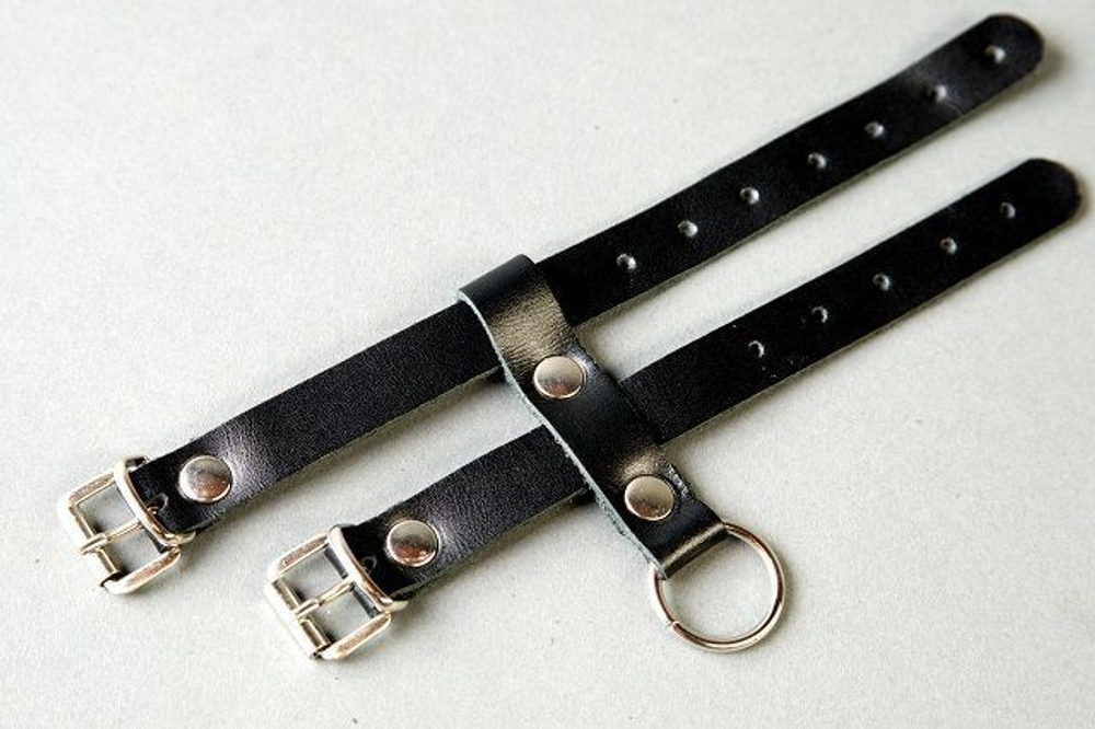 Сбруя на фаллос из кожанных ремешков (Цвет: черный)