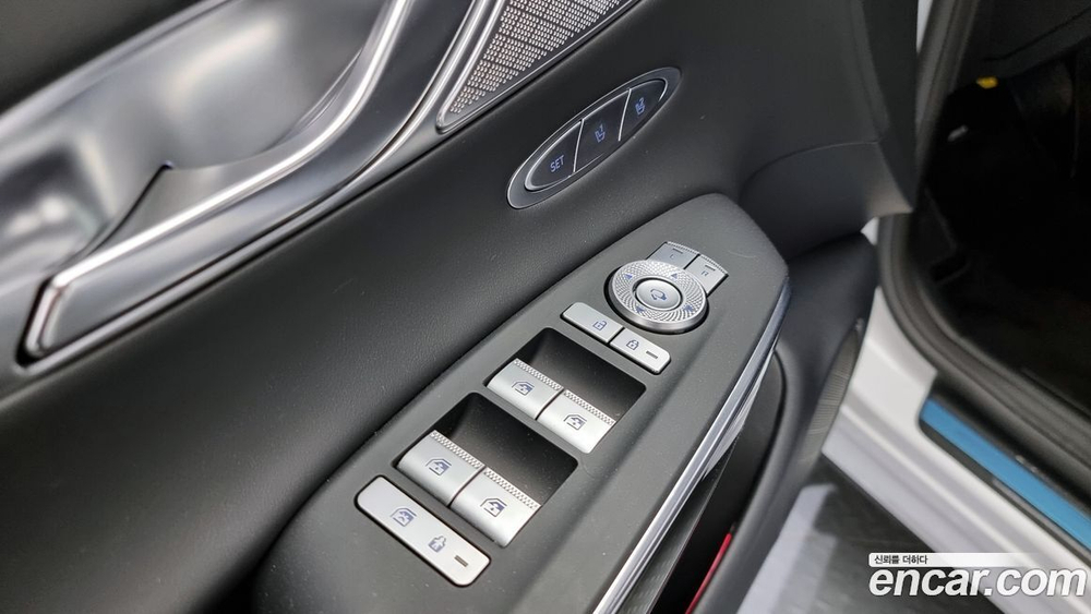 Genesis GV70 2.5T Бензин AWD (12.2023)