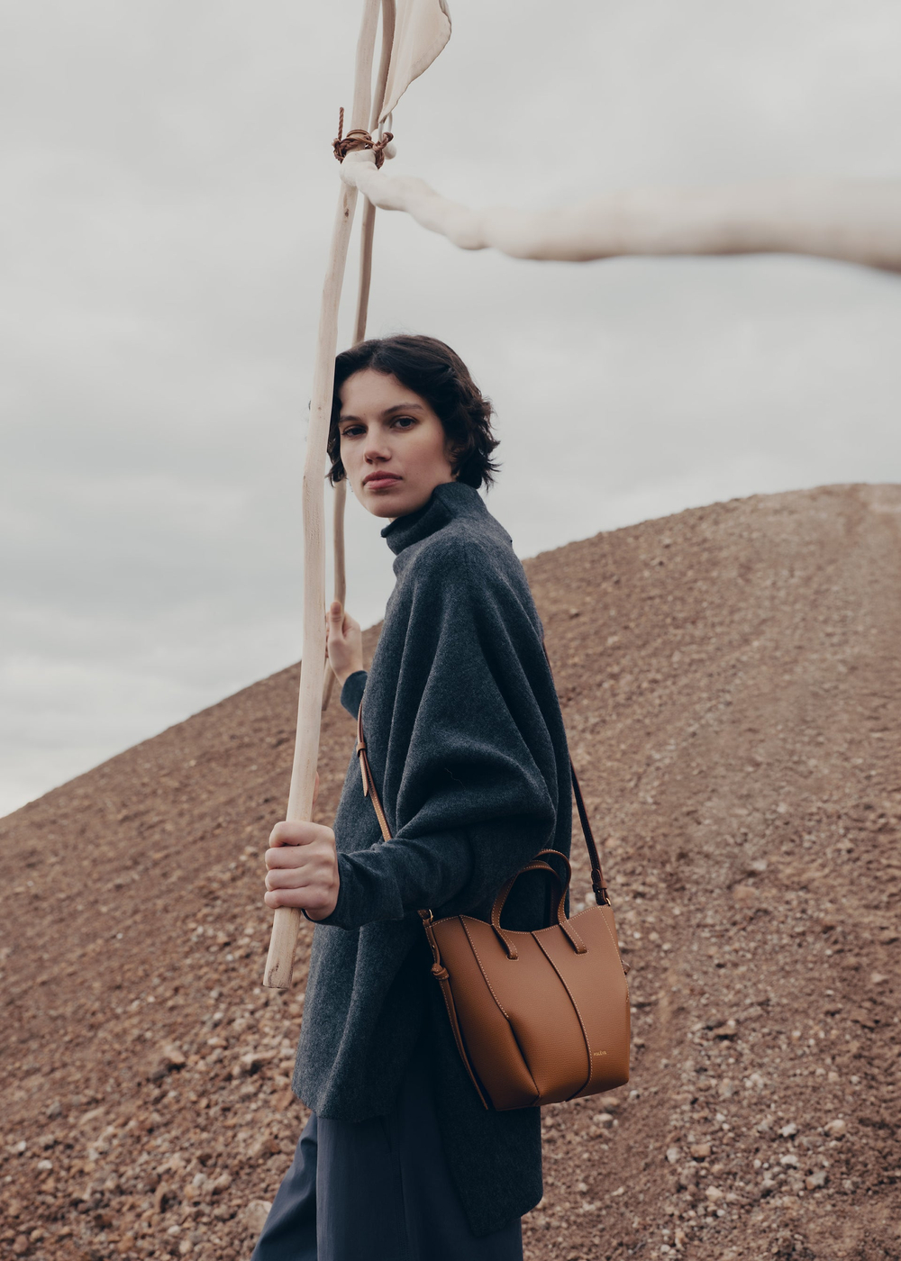 POLENE СУМКА CYME TOTE NANO, ЦВЕТ ВЕРБЛЮЖЬЕЙ ШЕРСТИ