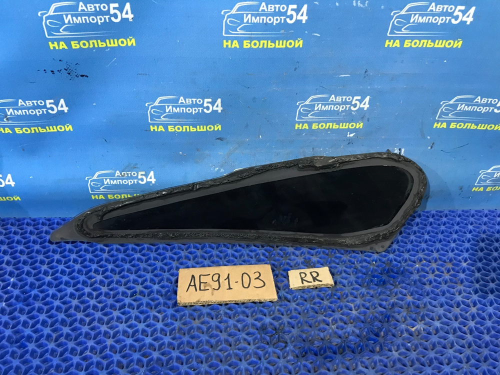 Стекло багажника правое TOYOTA SPRINTER 1990