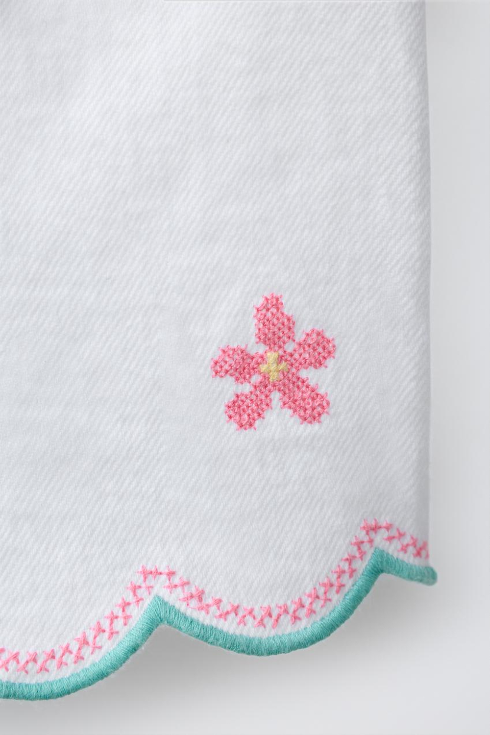 ZARA БЕРМУДЫ ИЗ ТВИЛА С ВЫШИВКОЙ КРЕСТИКОМ, БЕЛЫЙ