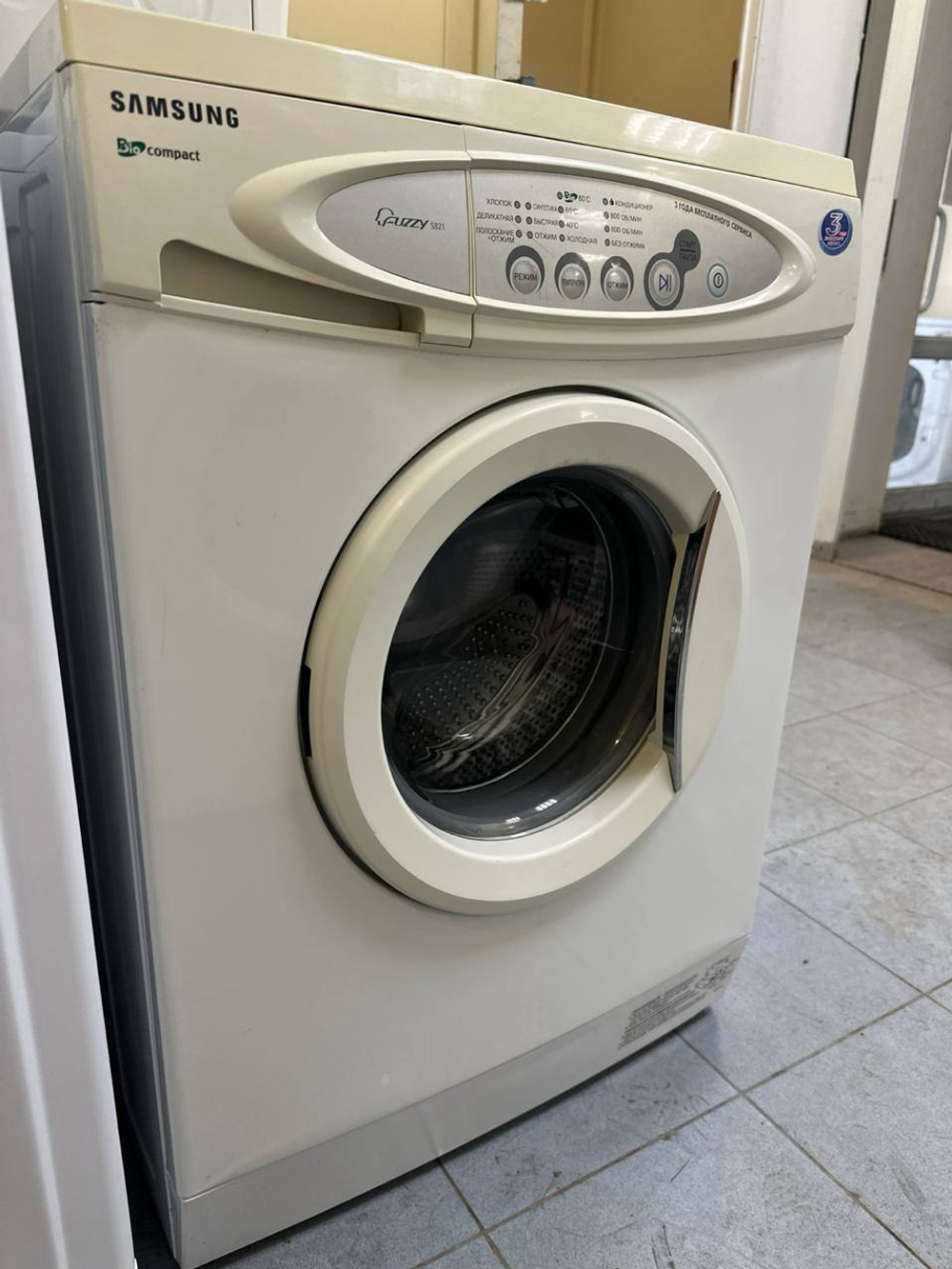 Стиральная машина Samsung S821 б/у фронтальная 3.5 кг до 800 об/мин